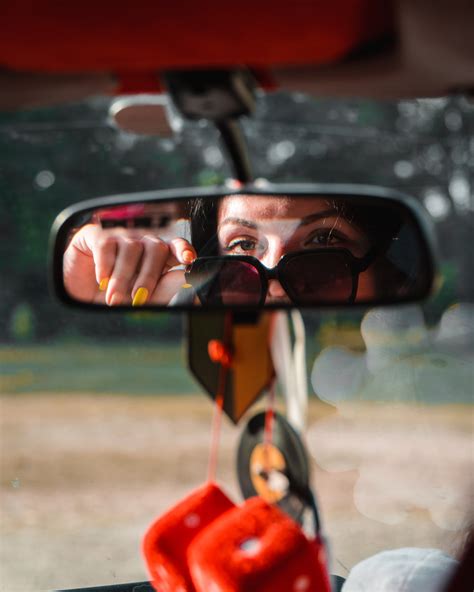 Mujer Tomando Una Foto De Sí Misma En El Espejo